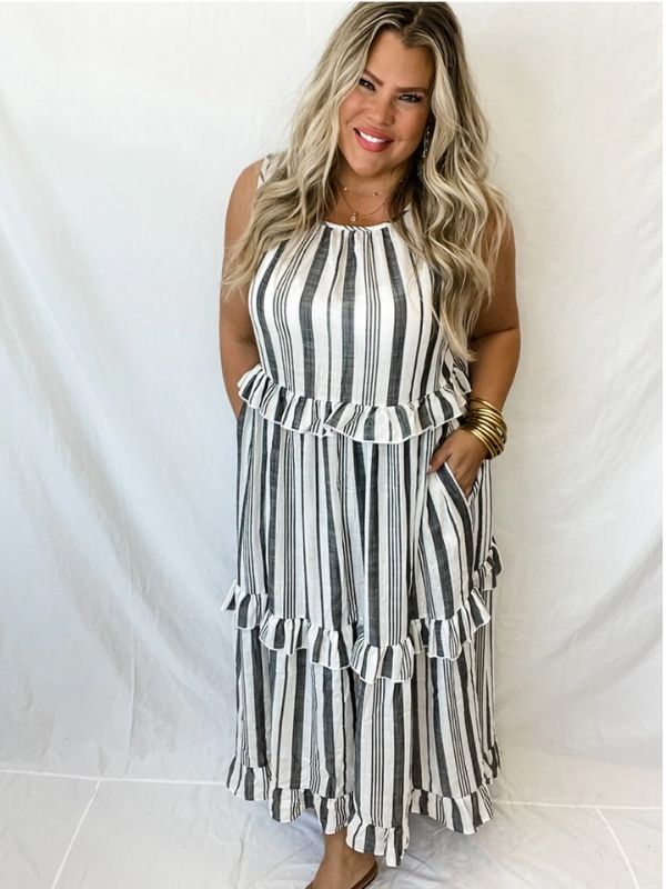 The perfect linen dress for SUMMER! Light weight, airy and comfortable.